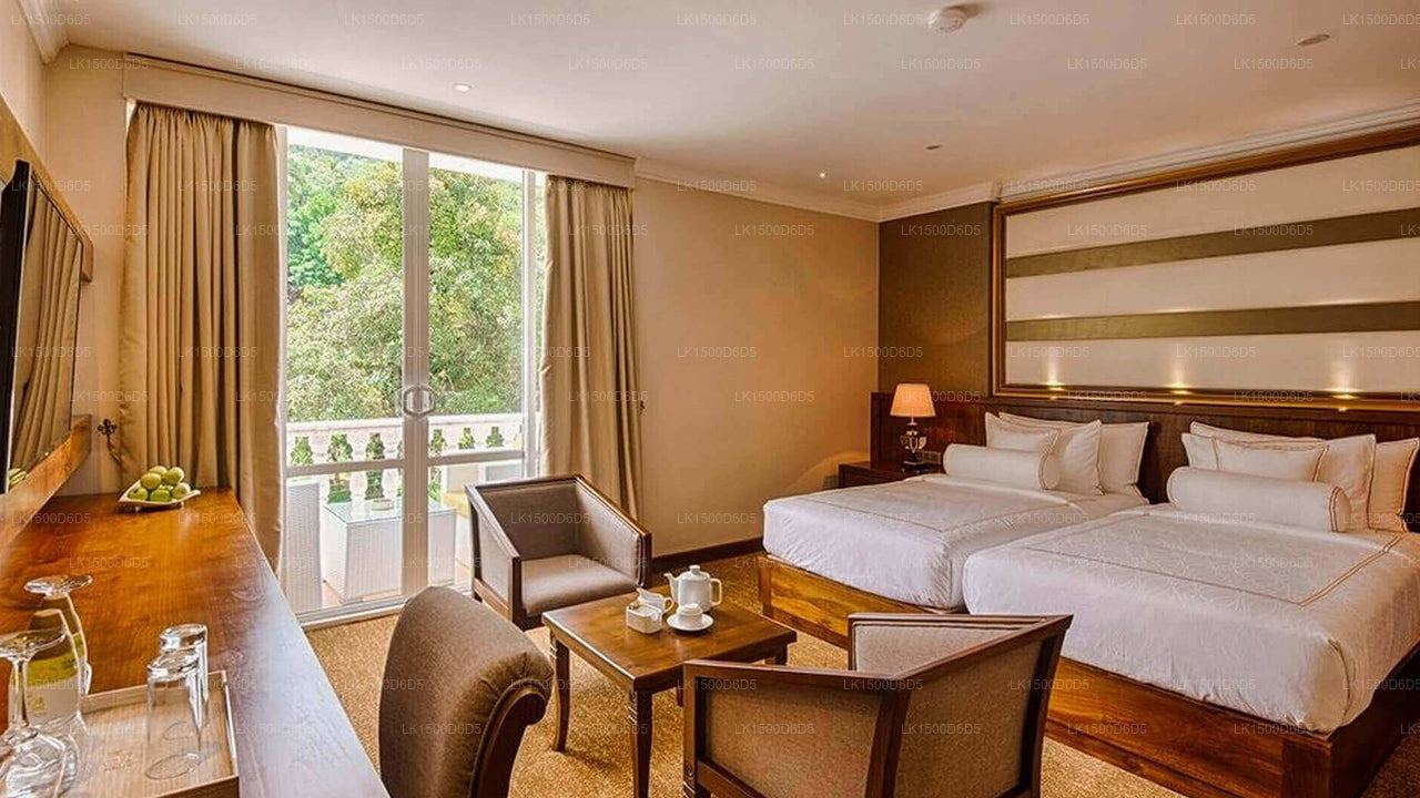 The Golden Crown Hotel, Kandy