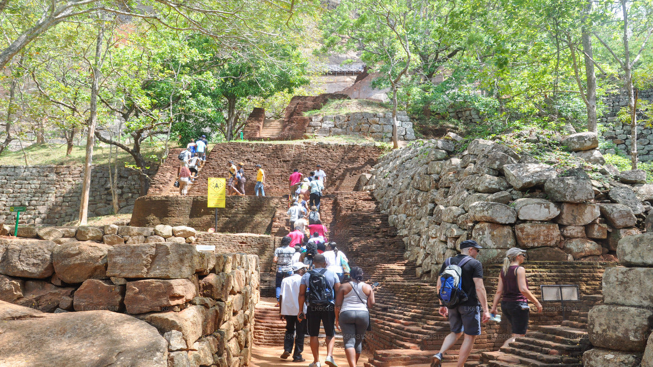 Sigiriya Rock and Village Tour from Habarana